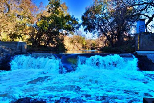 Click to view more pictures